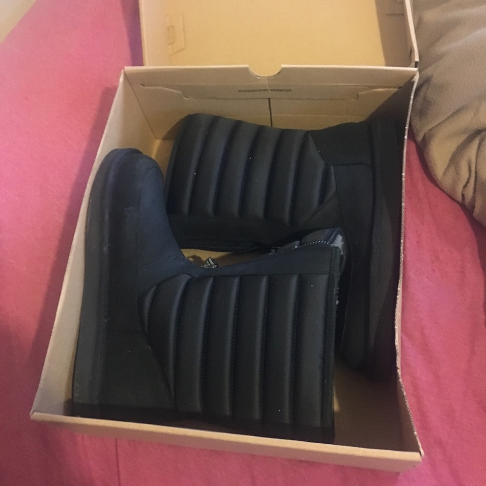 Authentic ugg boots never worn